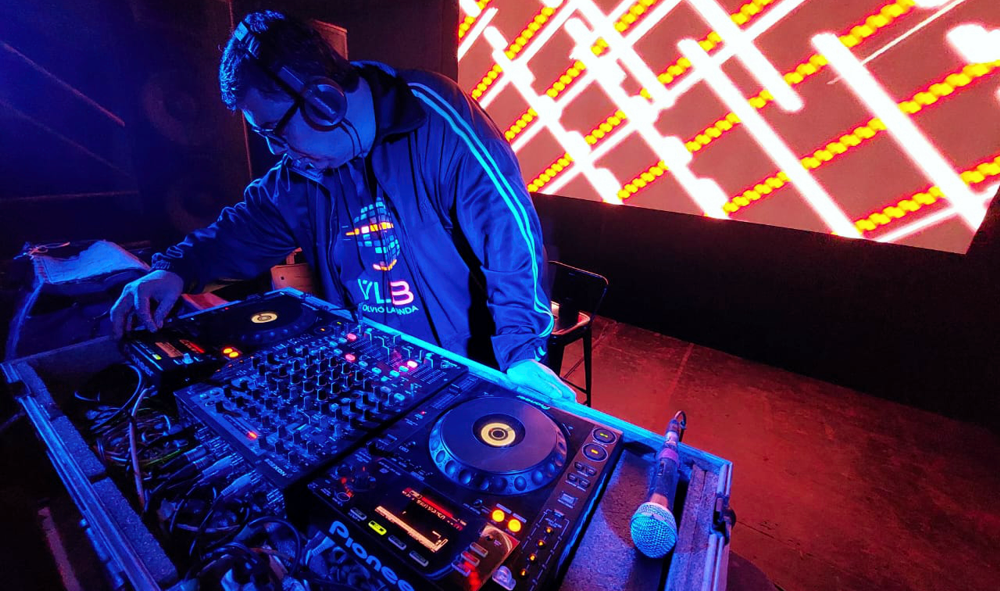 Fiestas Nómades | La noche retro que convoca a cientos de personas detrás de la mejor música de la historia