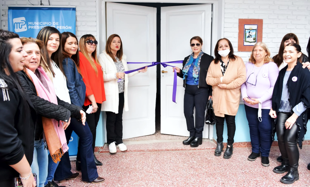Género | Cantero y la ministra Díaz inauguraron una oficina de La Mujer en Guernica