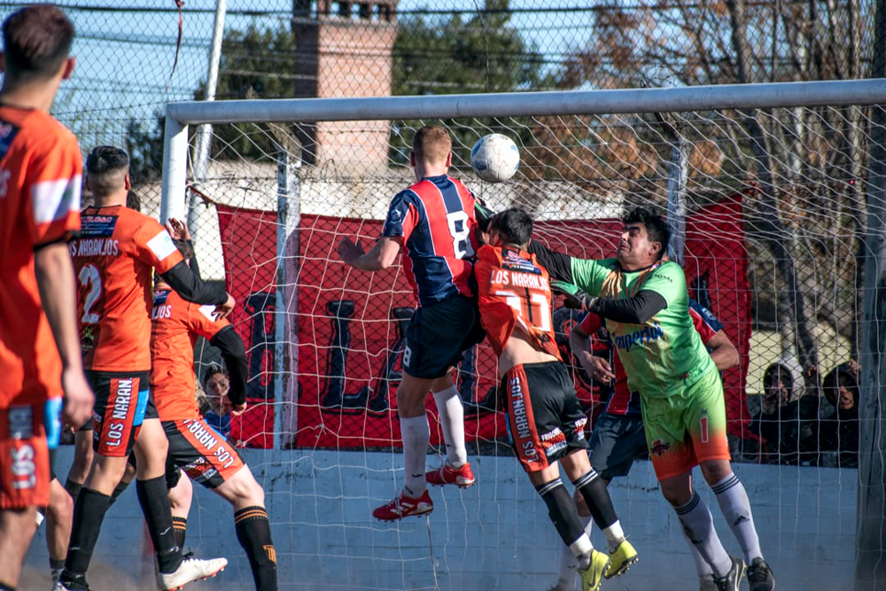 Fútbol masculino | En una accidentada fecha, el Deportivo y Las Mandarinas encabezan las posiciones