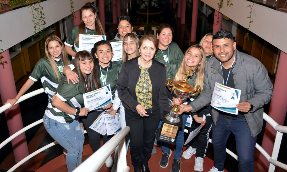 Fútbol femenino | Cantero agasajó a plantel que representará a Presidente Perón en San Luis