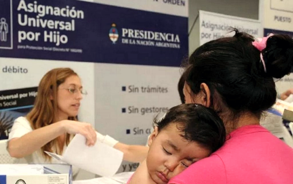 Presidente Perón | Continúan  los operativos para que las familias sigan cobrando la AUH