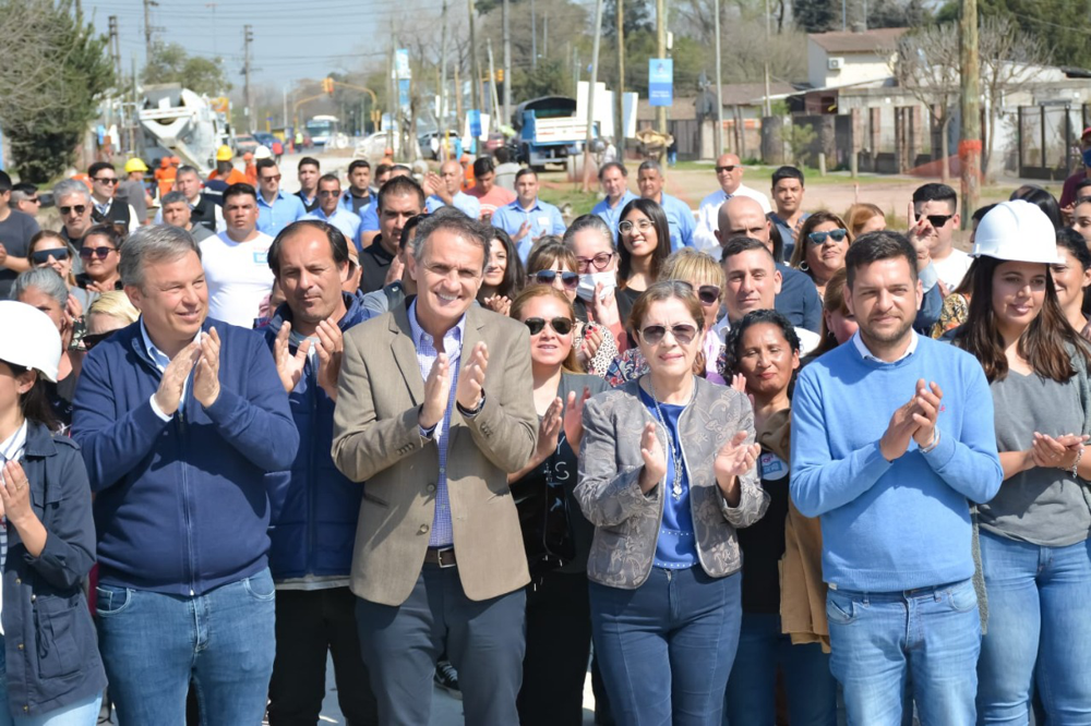 Presidente Perón | Cantero y Katopodis recorrieron la obra de pavimentación de la avenida Capitán Olivera