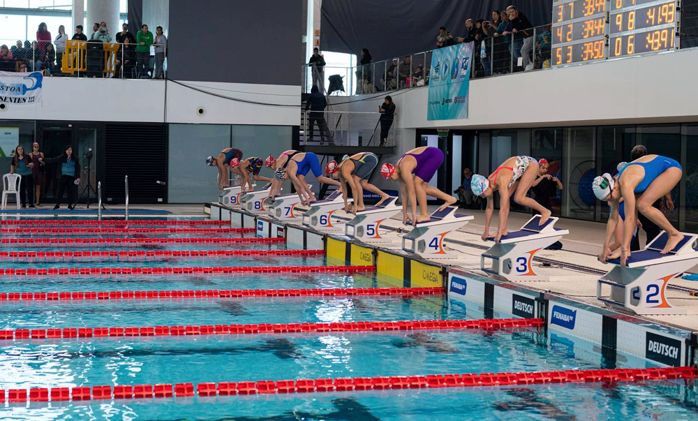 Natación | Buena performance de los nadadores de Marea Roja en el torneo del Parque Roca