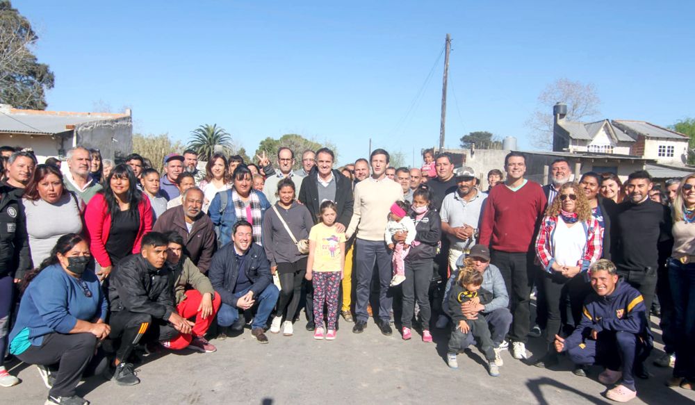 Alejandro Korn | Mantegazza y Katopodis inauguraron el asfalto de la calle Entre Ríos, en el barrio Matadero