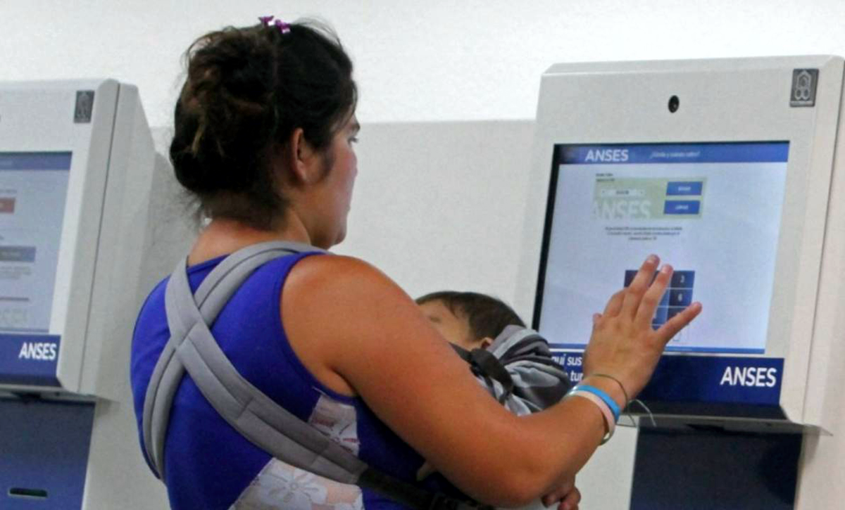 Presidente Perón | Continúan los operativos para que las familias sigan cobrando la AUH