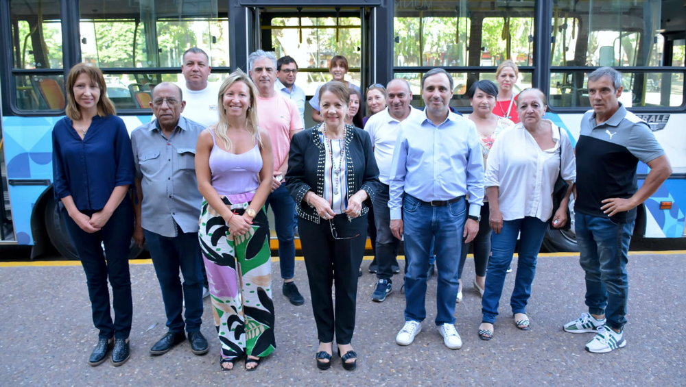 Donación | La Empresa San Vicente entregó un micro a la Municipalidad de Presidente Perón