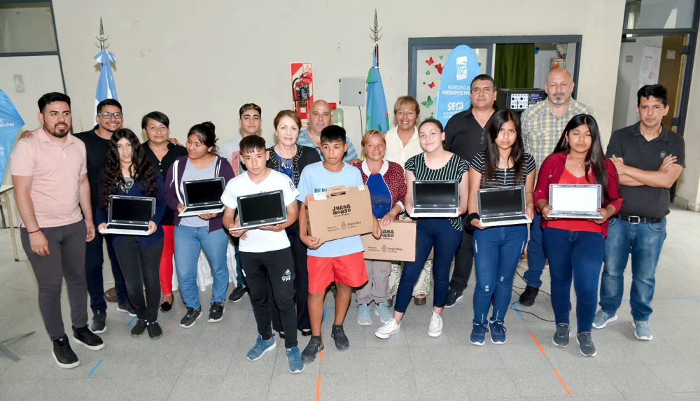 Educación | Cantero realizó una nueva entrega de netbooks a alumnos de segundo año de secundaria