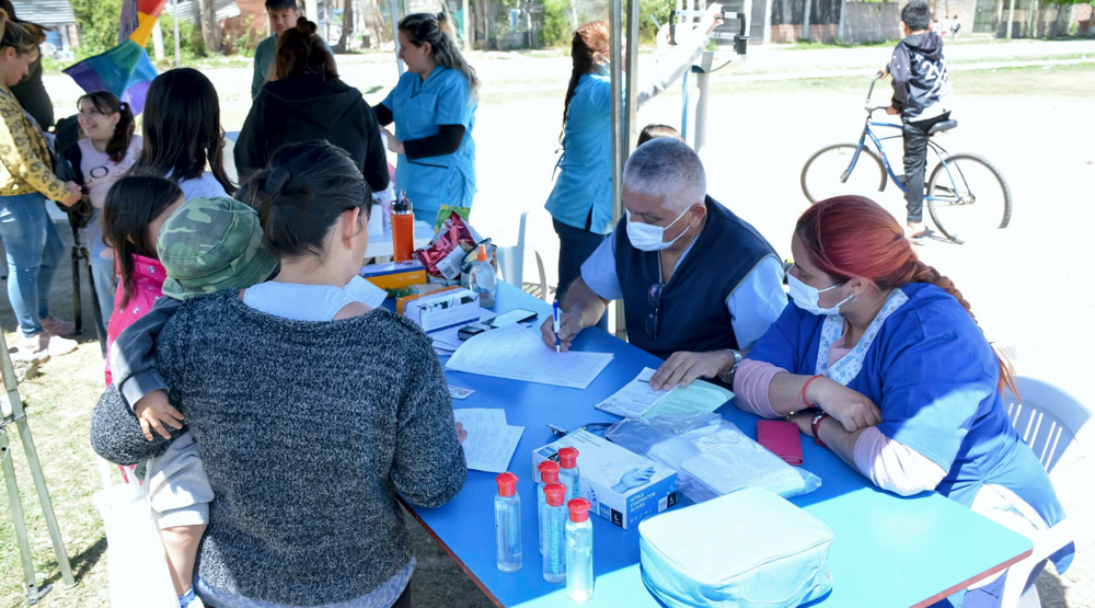 Presidente Perón | Realizaron operativo de vacunación gratuita, promoción de la salud y política de género