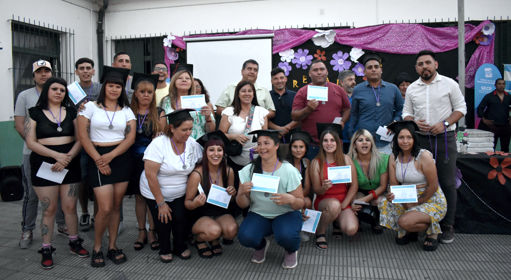 Educación | Más de 100 estudiantes del FinEs terminaron sus estudios secundarios en Guernica