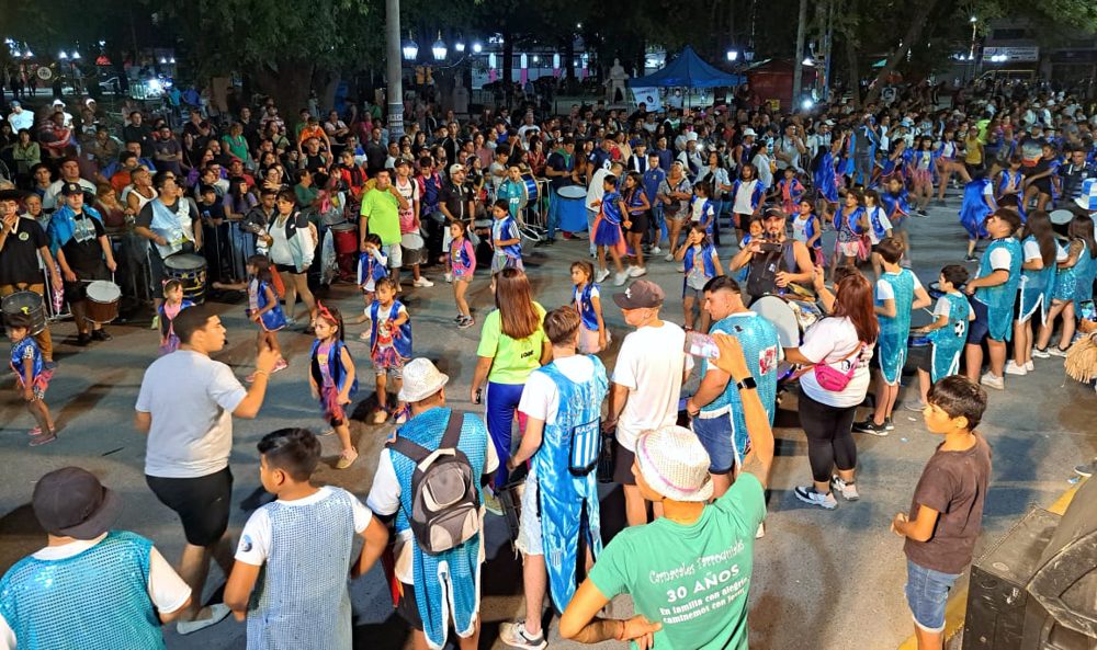 Carnavales | Miles de peronenses participaron de la edición 2023 del Corso de la Familia en Guernica