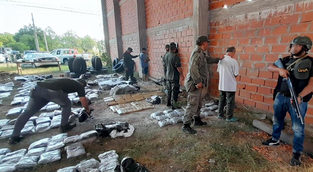 Domselaar | Desbaratan organización narcocriminal y secuestran 786 kilos de marihuana