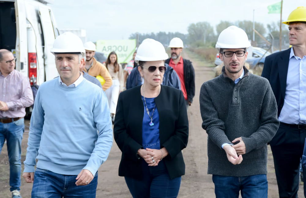 Viviendas | Cantero, Larroque y Simone recorrieron el barrio donde se construyes 160 casas