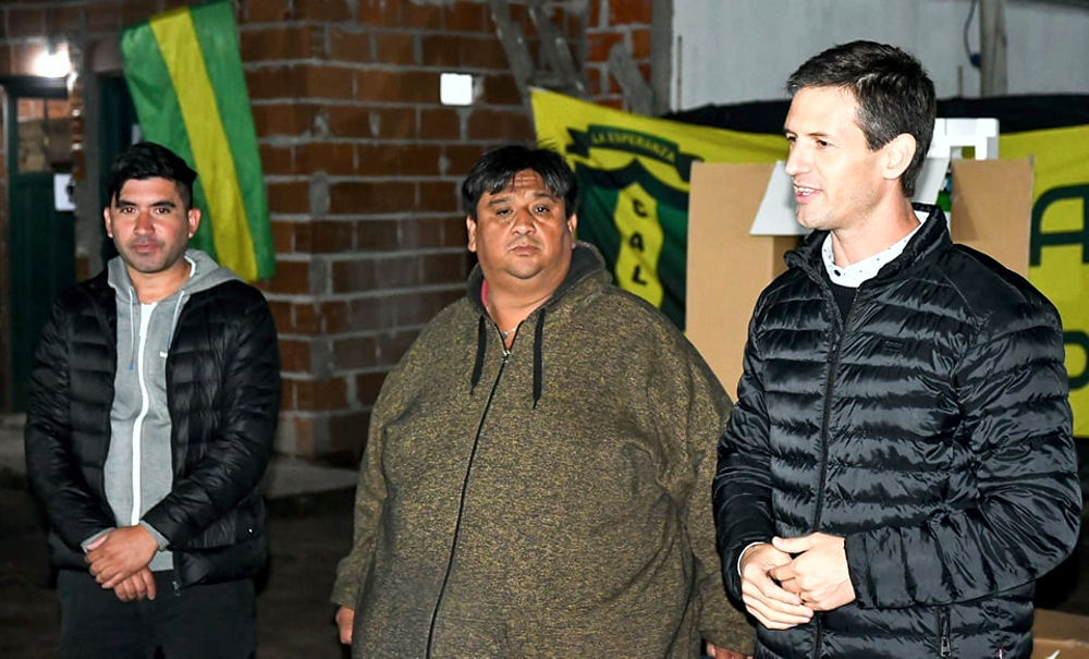 Clubes de Barrio | Mantegazza entregó más termotanques solares a instituciones deportivas sanvicentinas