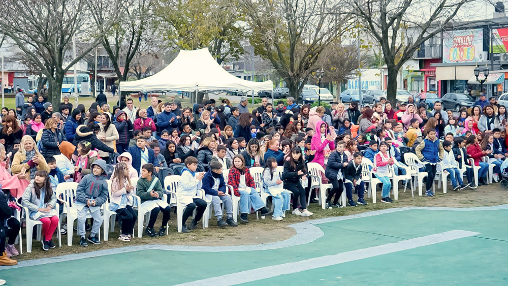Guernica | Cantero presidió en acto de Promesa a la Bandera Nacional a alumnos de cuarto grado