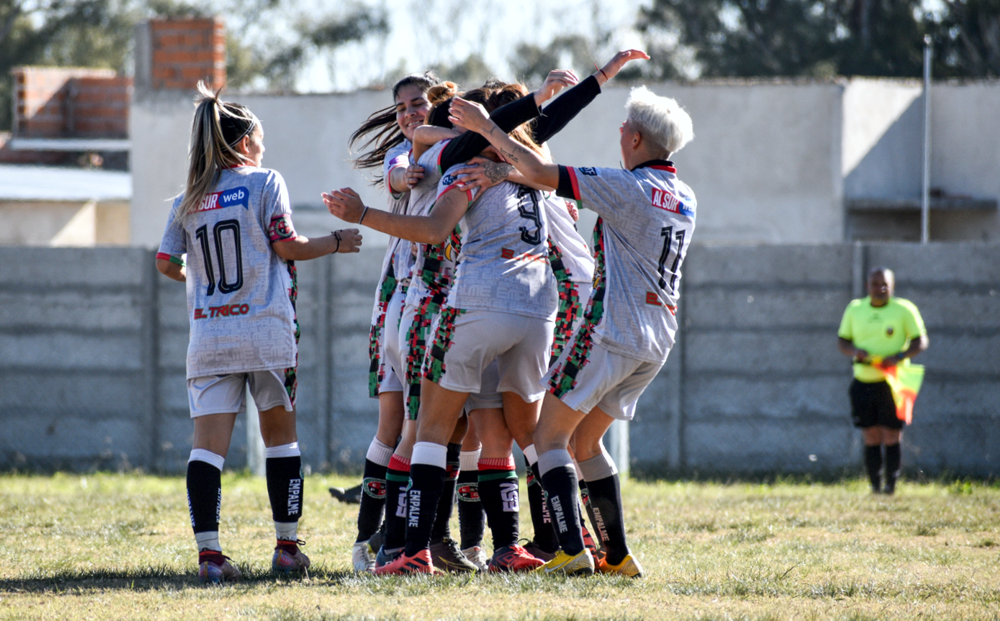 Fútbol | Ya están los equipos clasificados de los torneos femenino y senior de la Metropolitana