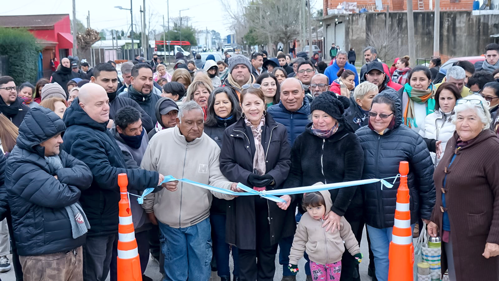 Guernica | Cantero inauguró un tramo de la pavimentación de la calle Mansilla en Numancia