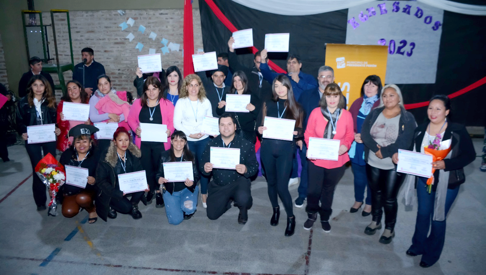 Educación | Más de 100 vecinos peronenses terminaros sus estudios secundarios por el FinEs