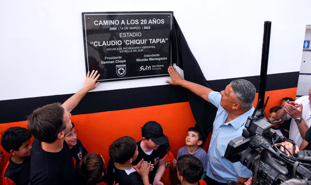 Fútbol | Estrella del Sur inauguró su nueva cancha de fútbol 11, que lleva el nombre de Chiqui Tapia