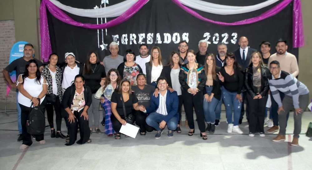 Educación | Cantero encabezó la entrega de medallas y diplomas a alumnos del Fines