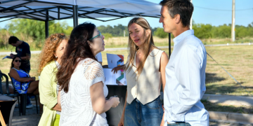 B° Papa Francisco | Mantegazza y Batakis entregaron posesiones a nuevos propietarios del barrio