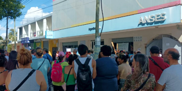 Alejandro Korn | Realizan “abrazo” al ANSES por despido de personal de planta