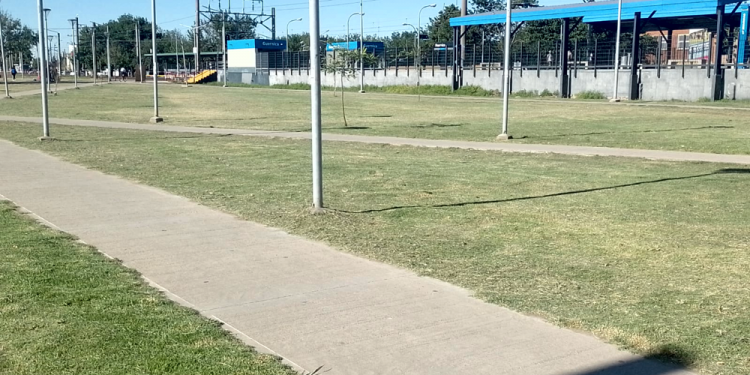 Presidente Perón | Continúa el mantenimiento de los espacios públicos en distintos puntos del distrito