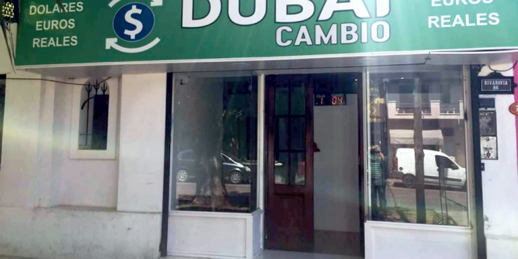 Policiales | Cuatro delincuentes armados con gas pimienta robaron una casa de cambio en el centro sanvicentino