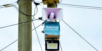 Seguridad | Mantegazza y Vázquez entregaron alarmas vecinales en el barrio San José