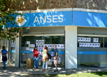 San Vicente | Protesta en ANSES por el despido de 15 empleados en San Vicente y Korn