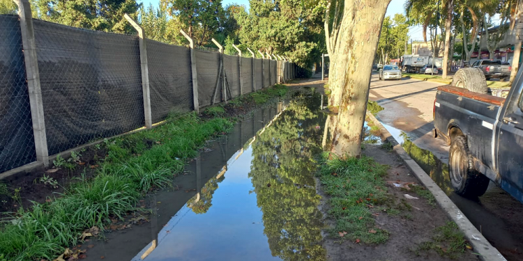 Cruce del Cementerio | Vecinos se quejan por el deplorable estado de las veredas de una casa quinta