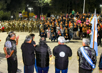 2 de Abril | En San Vicente se realizó una vigilia en la Plaza Moreno y un homenaje en Korn