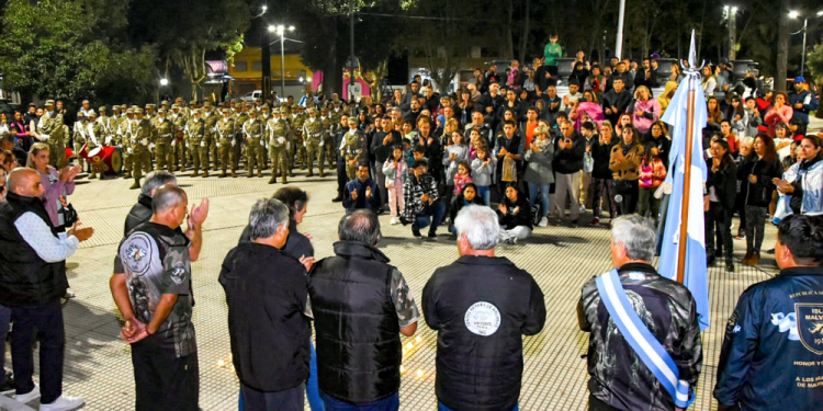2 de Abril | En San Vicente se realizó una vigilia en la Plaza Moreno y un homenaje en Korn