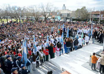 Presidente Perón | Emotivo acto por el Día de la Bandera y Promesa de alumnos a la Enseña Patria