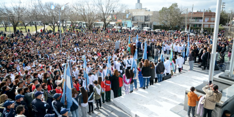 Presidente Perón | Emotivo acto por el Día de la Bandera y Promesa de alumnos a la Enseña Patria