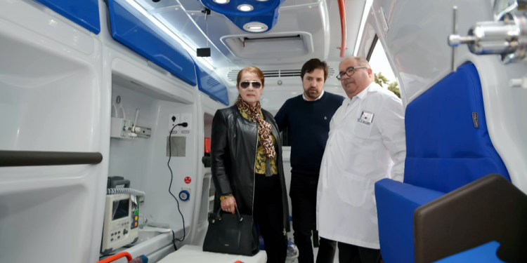 Salud | El hospital Grierson recibió una ambulancia nueva y un electrocardiógrafo