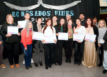 Educación | Cantero compartió la ceremonia de graduación de estudiantes del Fines, en Guernica