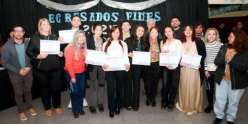 Educación | Cantero compartió la ceremonia de graduación de estudiantes del Fines, en Guernica