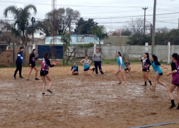 Juegos Bonaerenses | Presidente Perón clasificó dos equipos de hándbol playa para interregionales