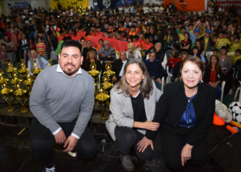 Deportes | Entregaron premios y kits de entrenamiento a clubes de Presidente Perón