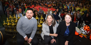 Deportes | Entregaron premios y kits de entrenamiento a clubes de Presidente Perón