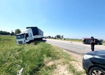 San Vicente | Grave accidente entre un camión y un utilitario sobre la Ruta 6: un herido amputado