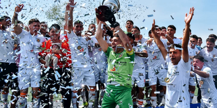 Fútbol | Estrella del Sur jugó, ganó, festejó y desató la alegría en el Chiqui Tapia