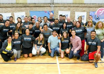 Juegos Bonaerenses | Mantegazza entregó la indumentaria oficial para las finales en MDQ