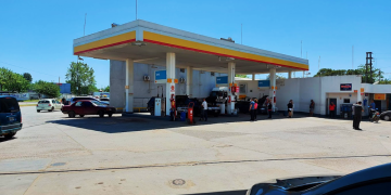 Empresariales | A 65 años de su apertura, distinguieron a la Estación de Servicios Pazos y Baretta