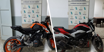 San Vicente | Tres jóvenes con moto robada se resistieron a ser aprehendidos