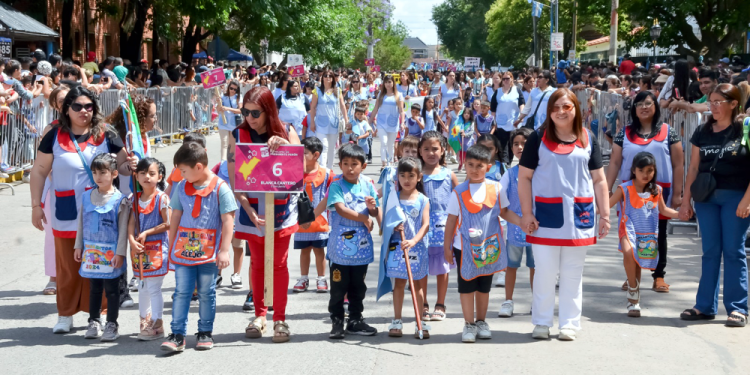 Aniversario | Presidente Perón festejó los 31 años de su creación con un gran desfile