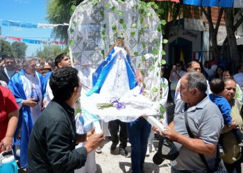 Presidente Perón | Entronizaron la imagen de la Virgen de Caacupé en el barrio Las Lomas