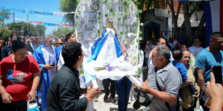 Presidente Perón | Entronizaron la imagen de la Virgen de Caacupé en el barrio Las Lomas