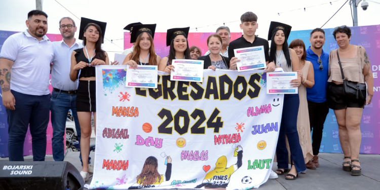 Educación | Entregaron diplomas y medallas a los egresados del Programa FinEs de Presidente Perón