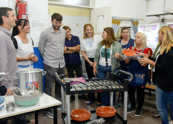 Educación | Mantegazza entregó equipamiento para cuatro comedores escolares del distrito